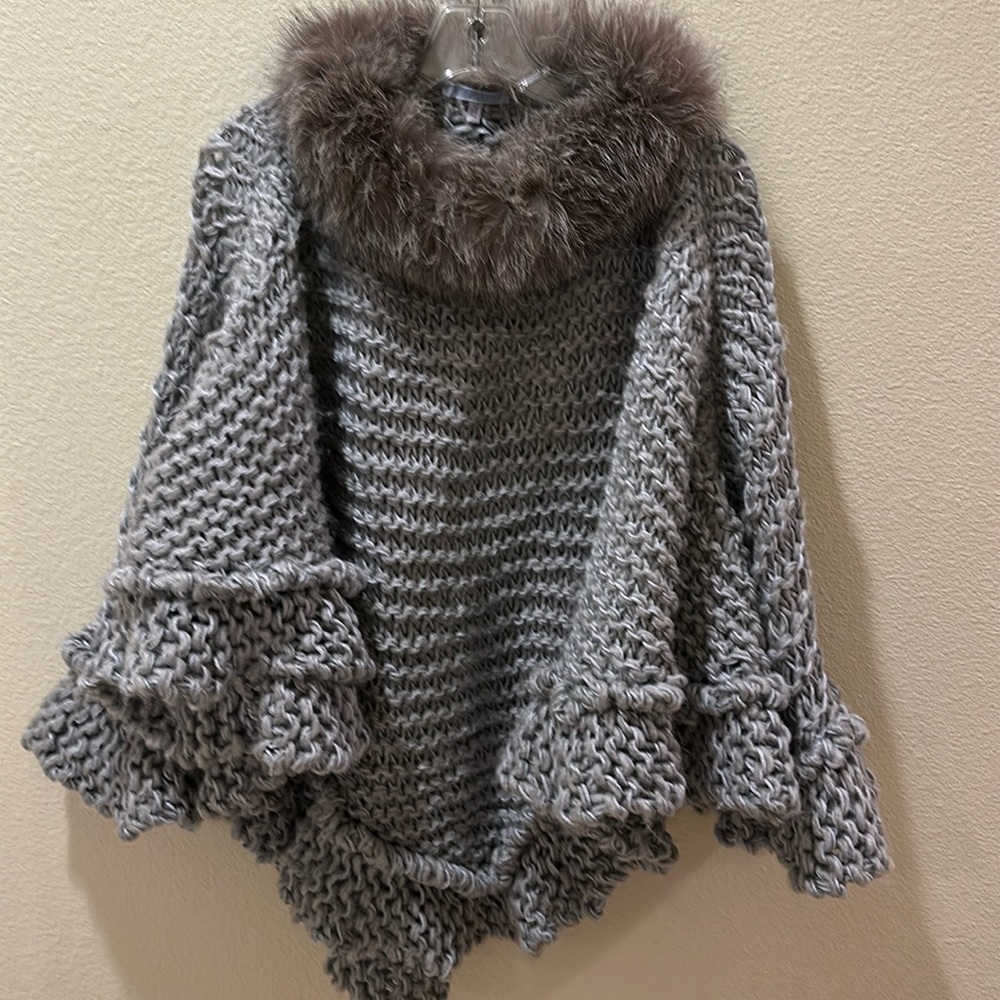 New STRENESSE Handmade Shawl With Faux Fur Neck. One Size. Gray.